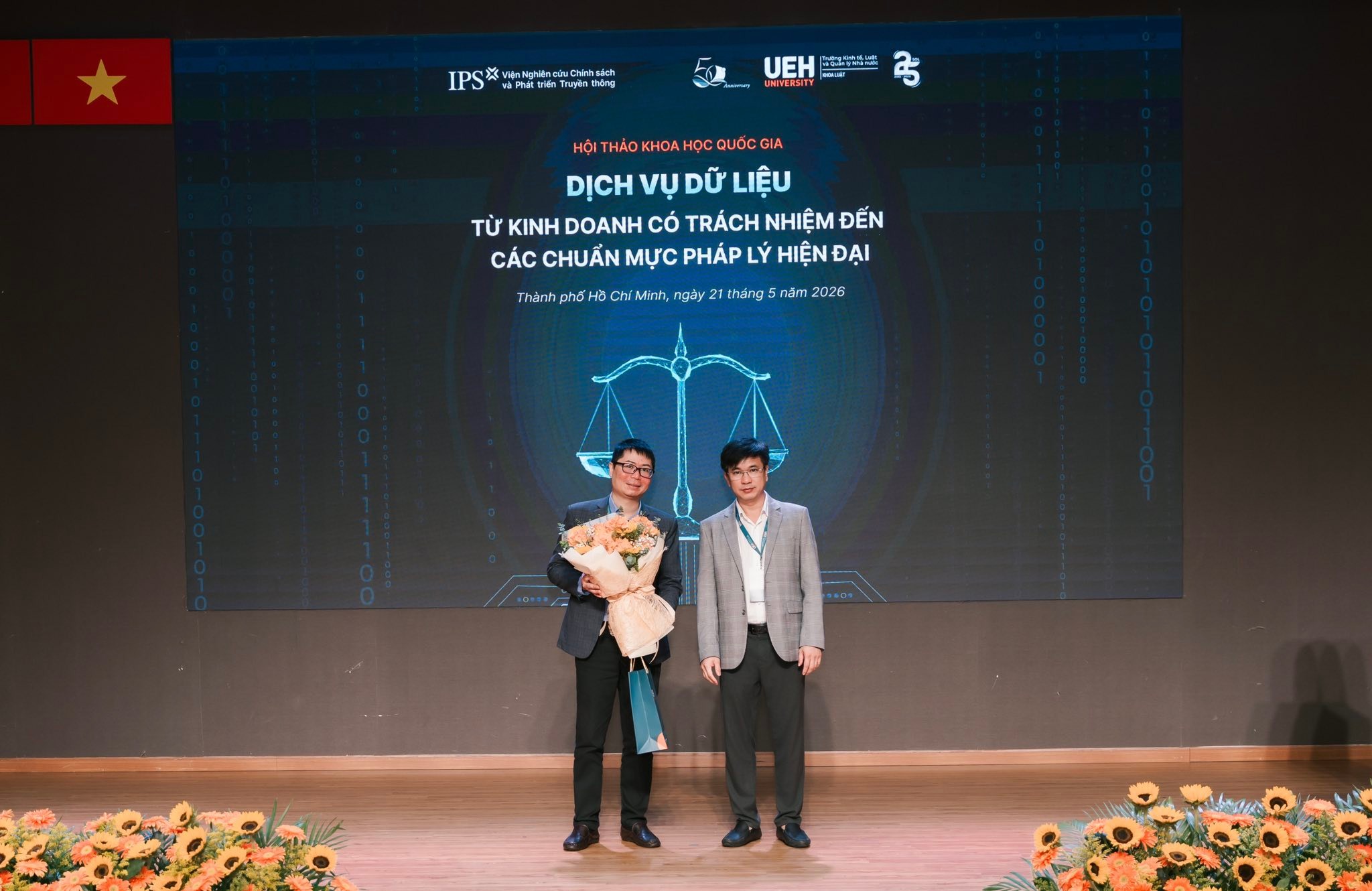 HỘI THẢO KHOA HỌC QUỐC GIA “DỊCH VỤ DỮ LIỆU: TỪ KINH DOANH CÓ TRÁCH NHIỆM ĐẾN CÁC CHUẨN MỰC PHÁP LÝ HIỆN ĐẠI”